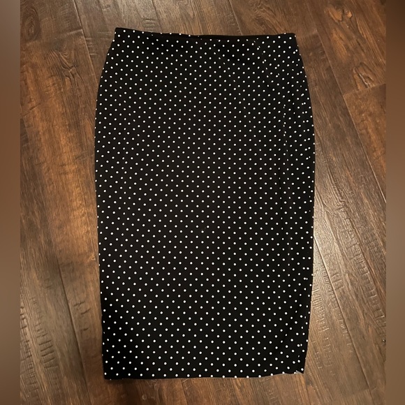 Vince Camuto || Polka-Dot || Skirt Size S|| stretch || elastic || pencil skirt - Picture 2 of 4